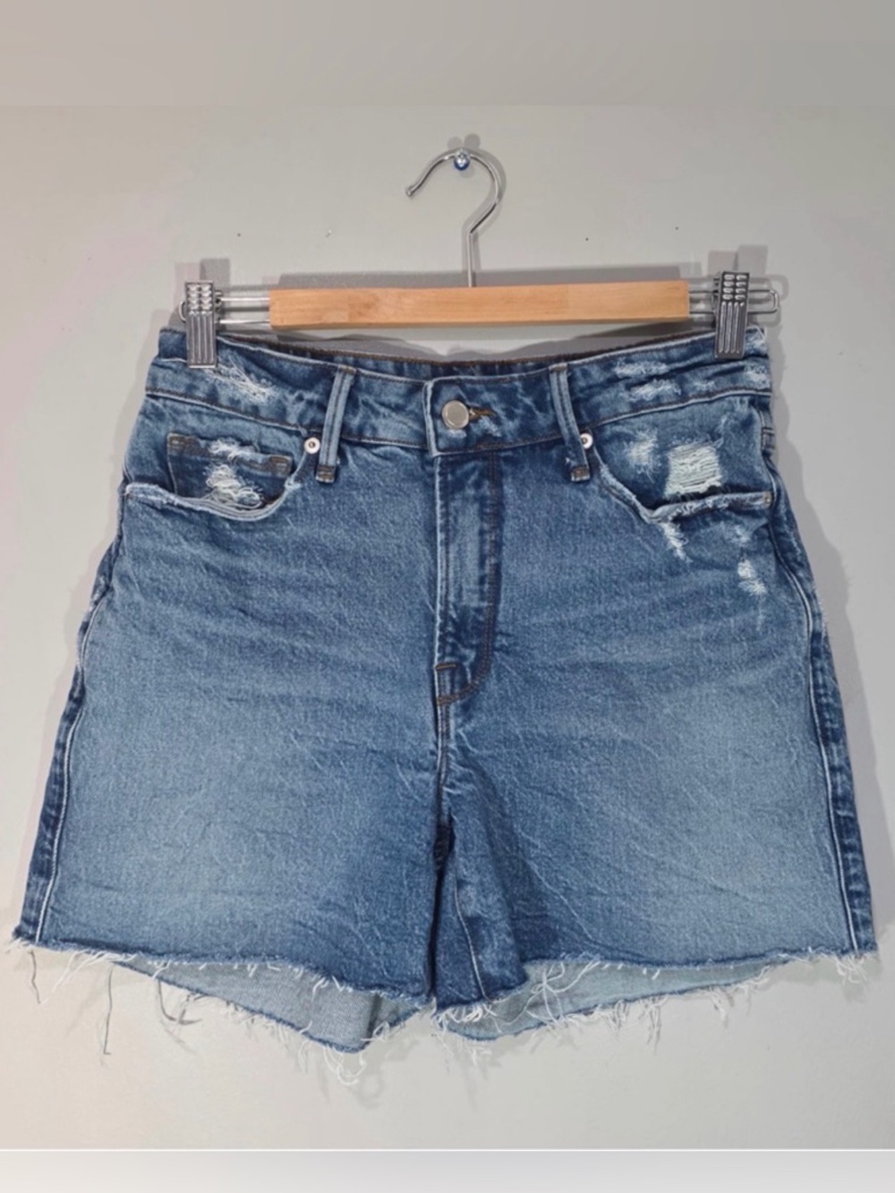 GOOD AMERICAN Bombshell Distressed Denim Shorts Size 26 - Picture 2 of 8